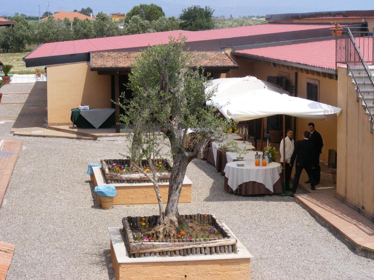 הוילה Foce del Sele Agriturismo Il Borghetto מראה חיצוני תמונה