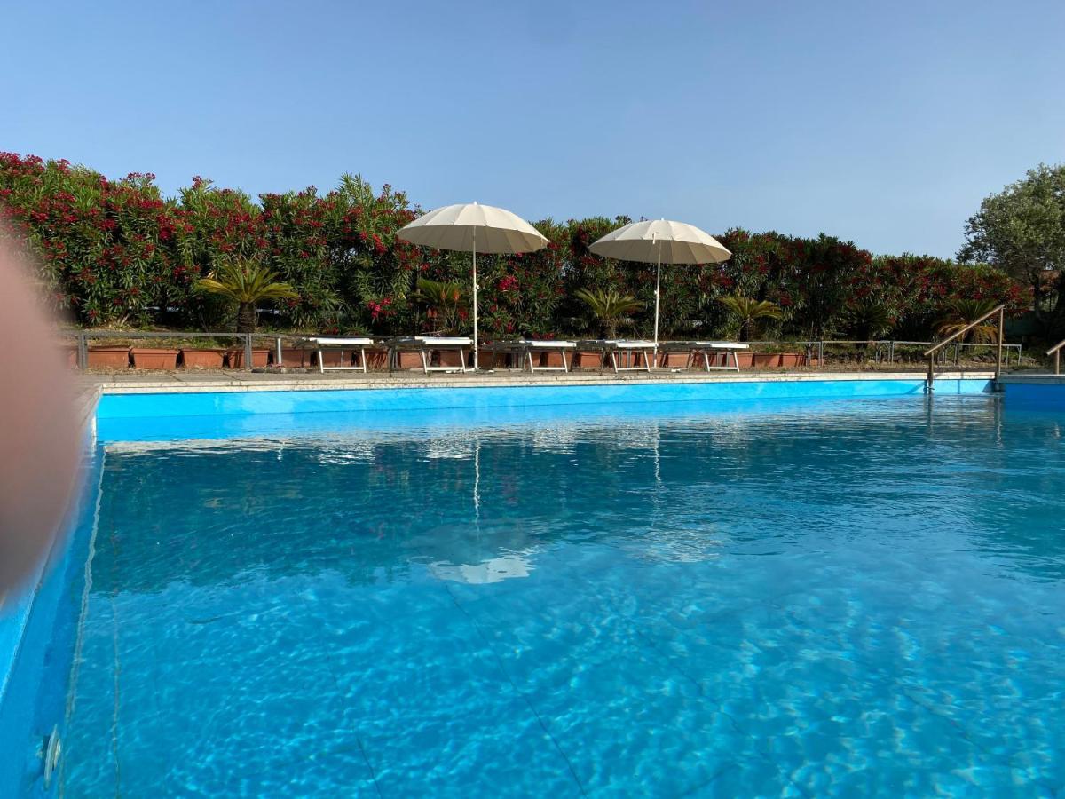 הוילה Foce del Sele Agriturismo Il Borghetto מראה חיצוני תמונה